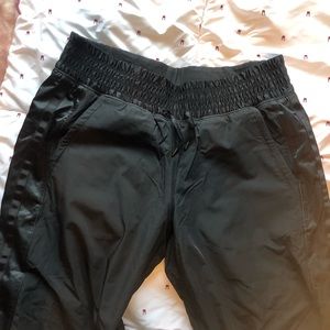 Lululemon vintage lined pants. Never been worn. Lots of cute detail